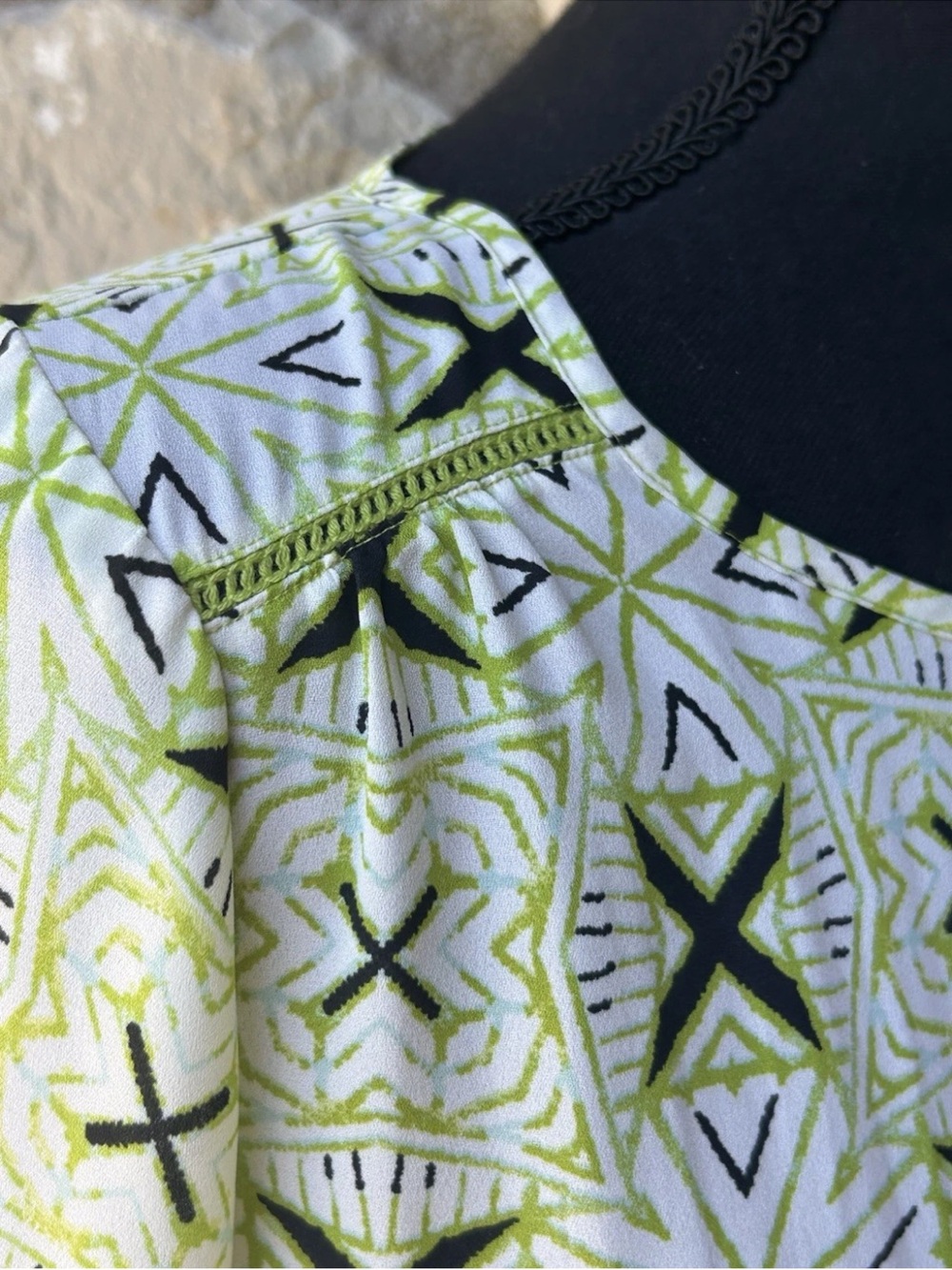 NEW DIRECTIONS Tunic Top S Lime Green Black Geometric Chiffon Sharkbite Hem - Picture 6 of 10